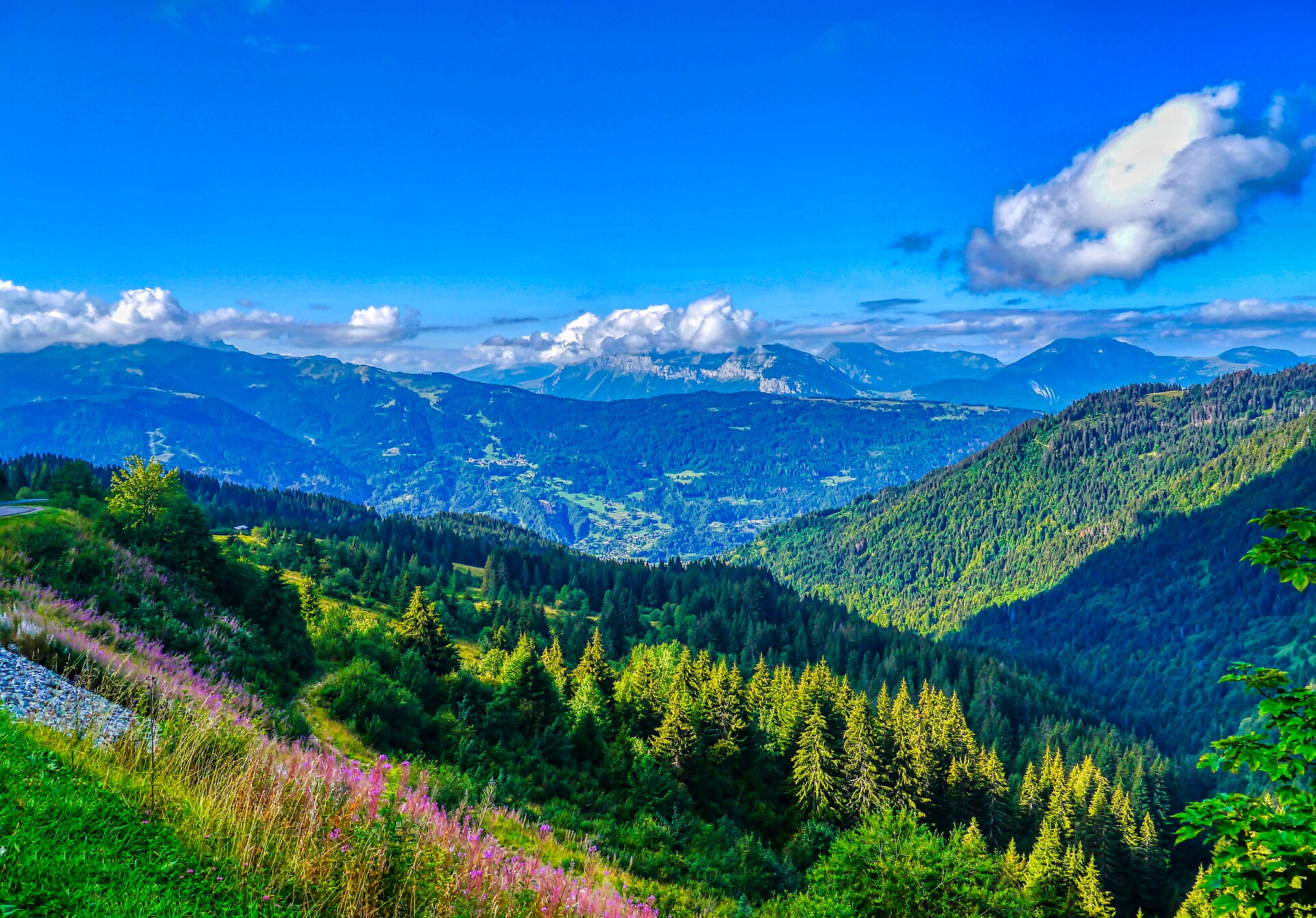 196 KM Flat Out. 12 Stages. Morzine.