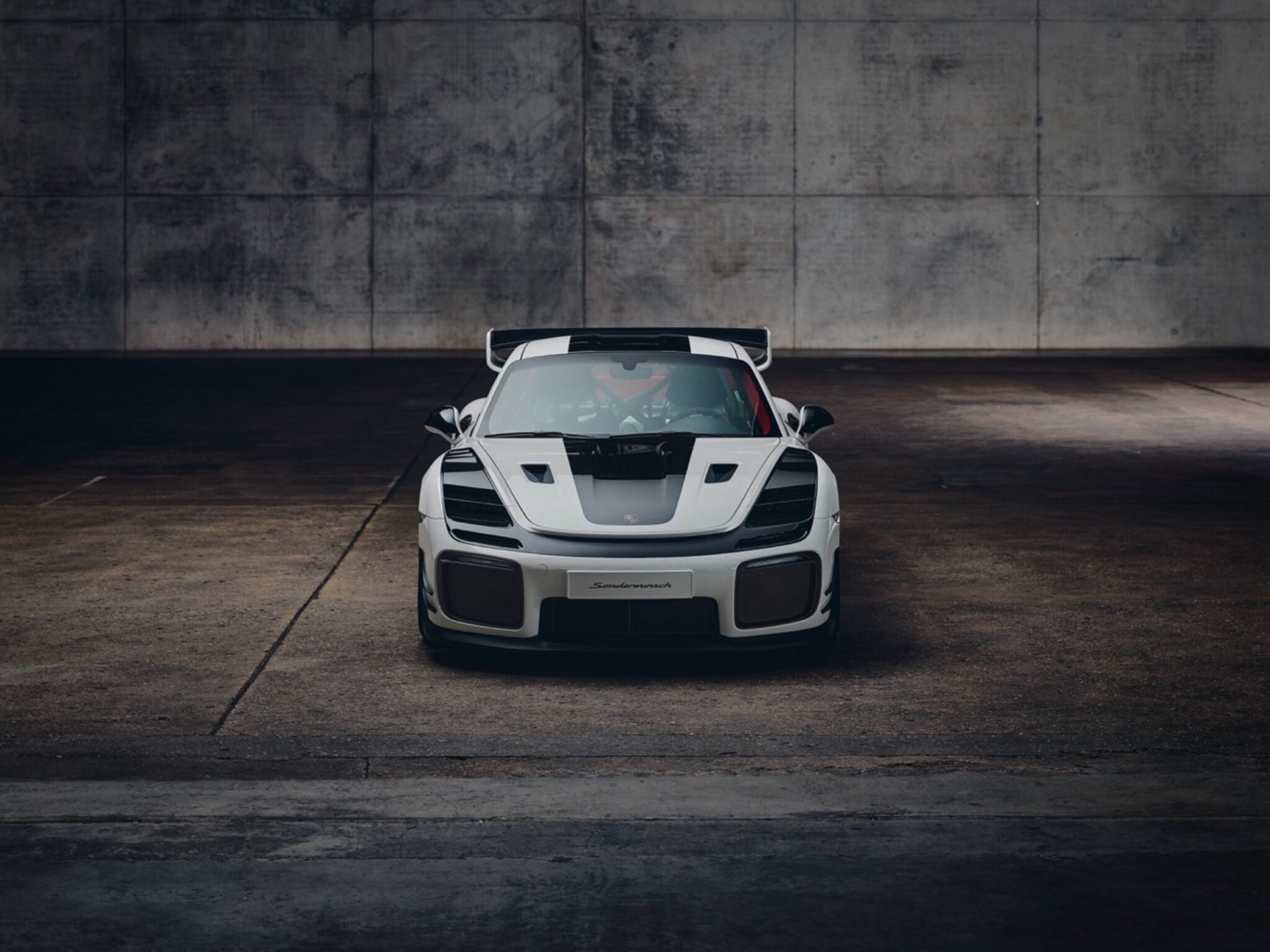 690 HP. 1 Car. 3 Years. Flachbau RS.