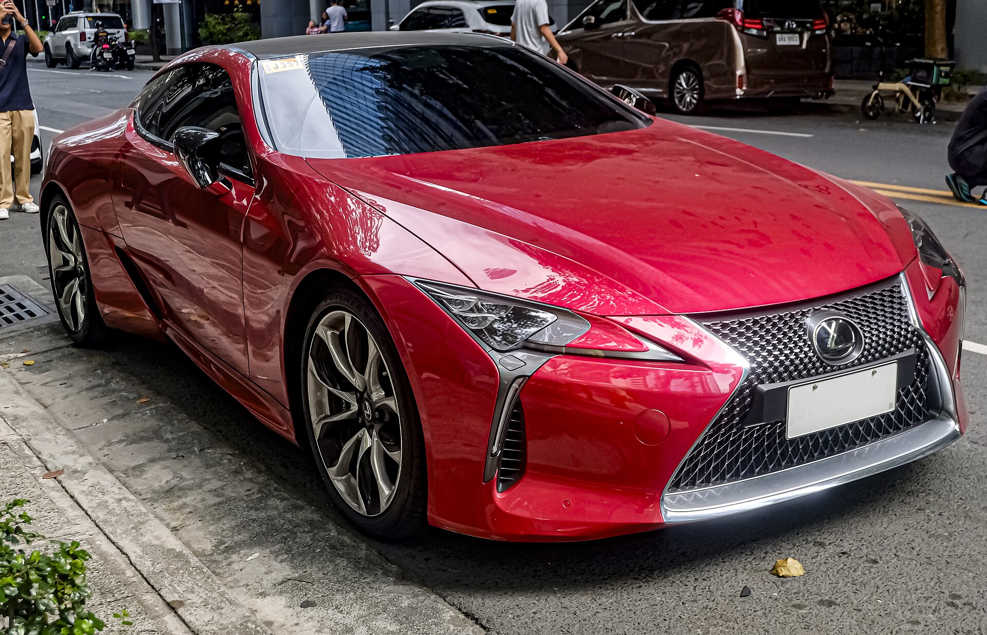 477 PS. 9 Years. The Last Lexus V8.
