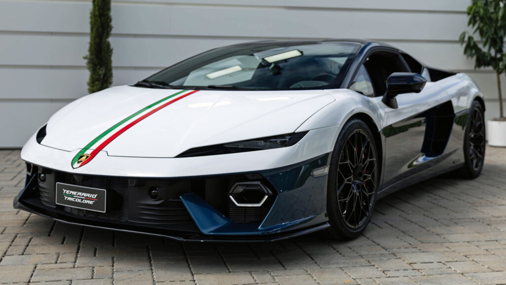 907 HP. One-Off. Tricolore.